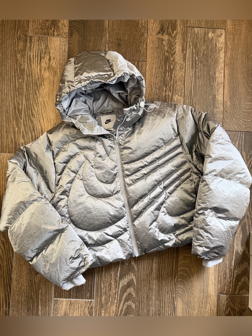 Nike Sportswear Swoosh Women's Metallic Therma-FIT Oversized Down Puffer Jacket - Picture 2 of 13